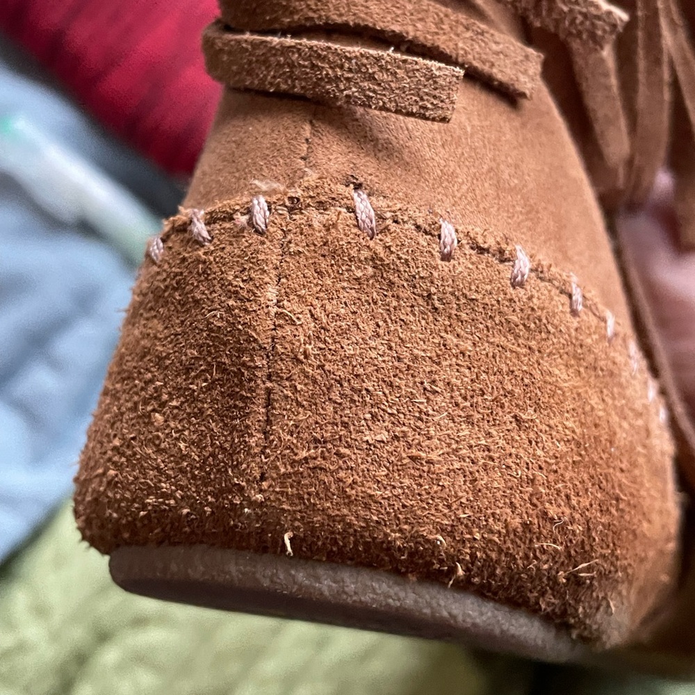 Cute moccasin type light brown Booties! Size 8.5
Pre owned-MAKULU CALIFORNIA-S - Picture 9 of 13